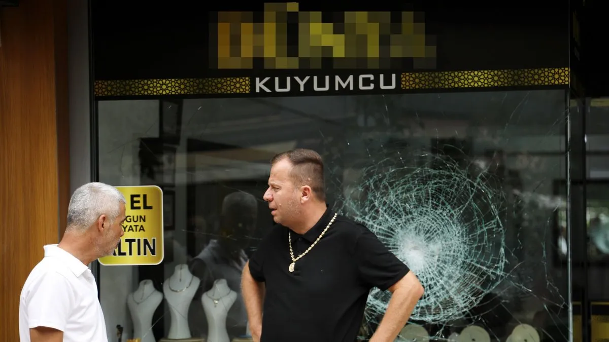 Antalya’da kuyumcunun altınlarını çalmaya çalıştı: Yakalandı!