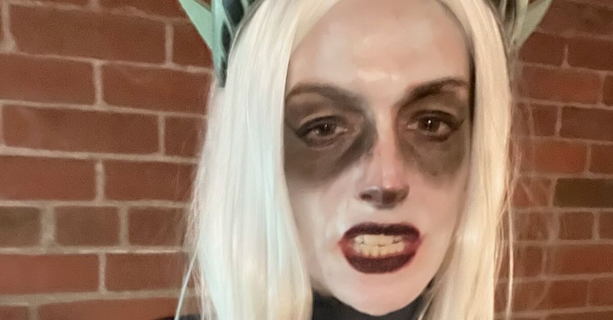 Anne Hathaway Cadılar Bayramı kostümüyle tanınmaz halde