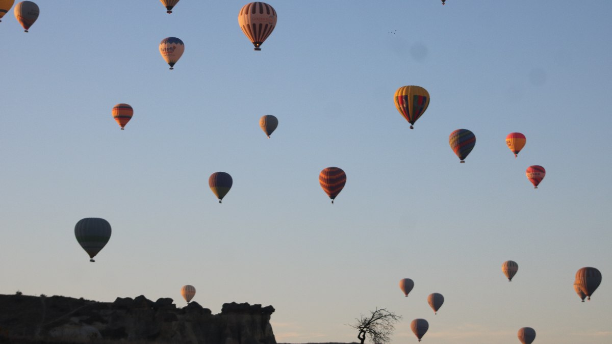 Kapadokya’da balonlar, Cumhuriyet Bayramı için havalandı