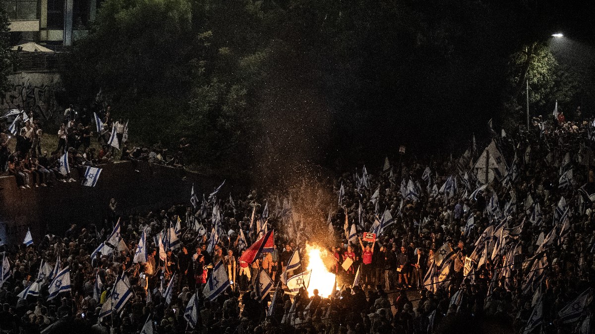 İsrail’de Yoav Gallant görevden alındı, halk sokağa döküldü