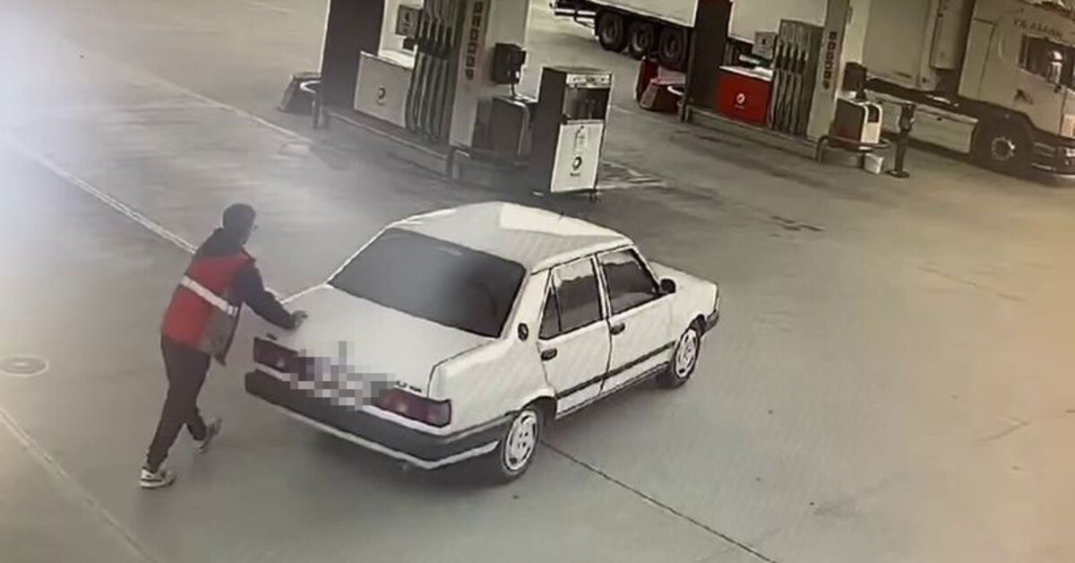O anlar kamerada! Çaldığı otomobilin benzini bitti! Benzinlik çalışanı aracı pompaya itekledi!