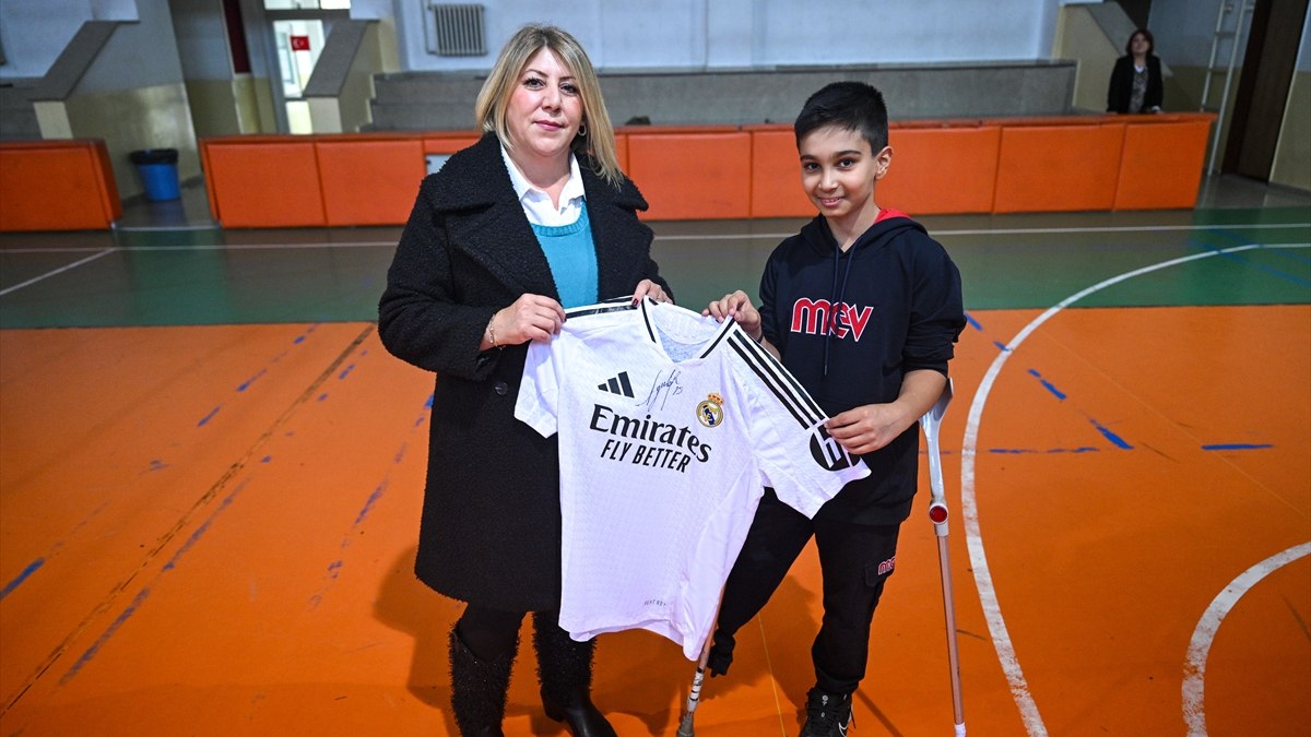 Arda Güler’den ampute futbolcu Kerem’e imzalı forma sürprizi