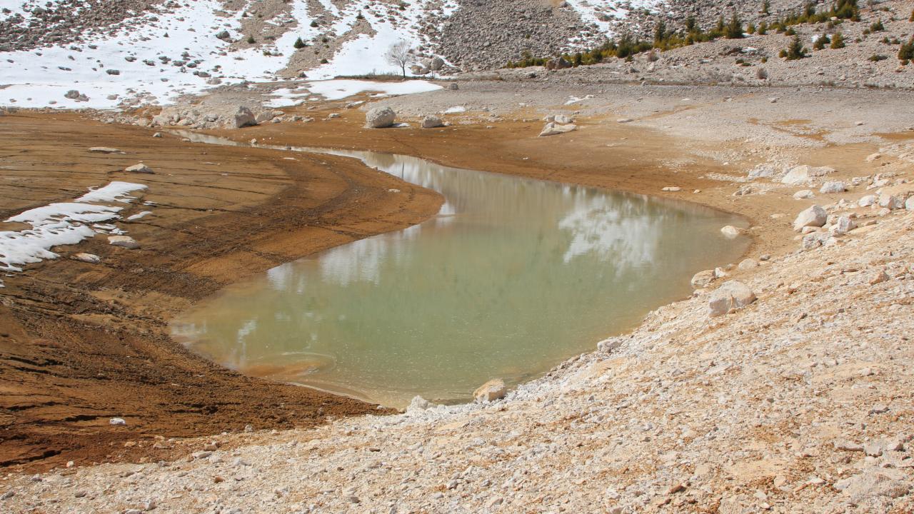 Kuraklık Yeşil Göl’ü vurdu: Suyu çekildi